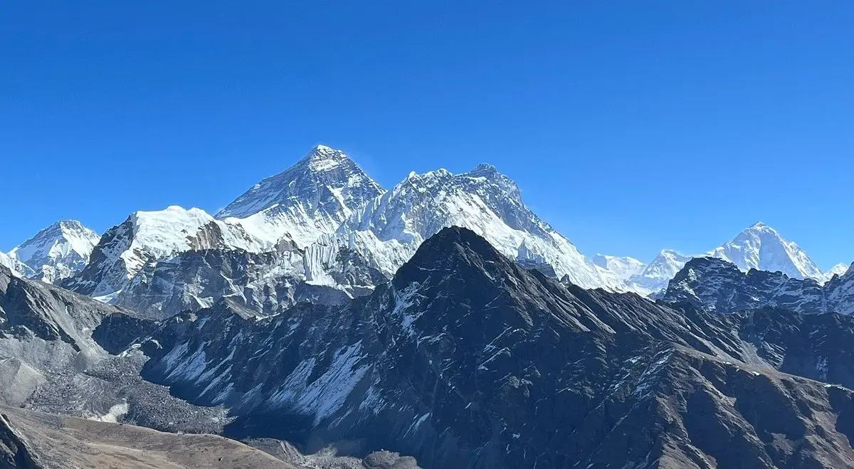 EVEREST THREE HIGH PASS TREK 16 DAYS