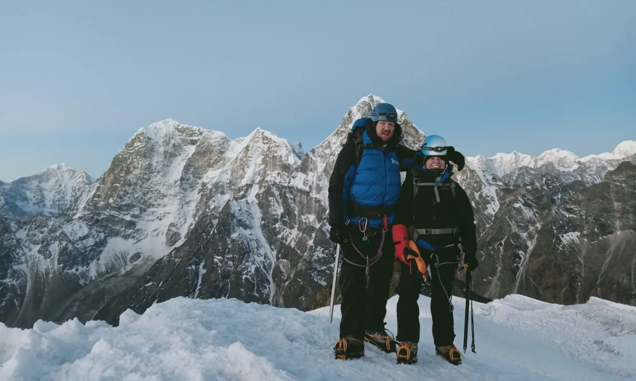 LOBUCHE PEAK CLIMBING