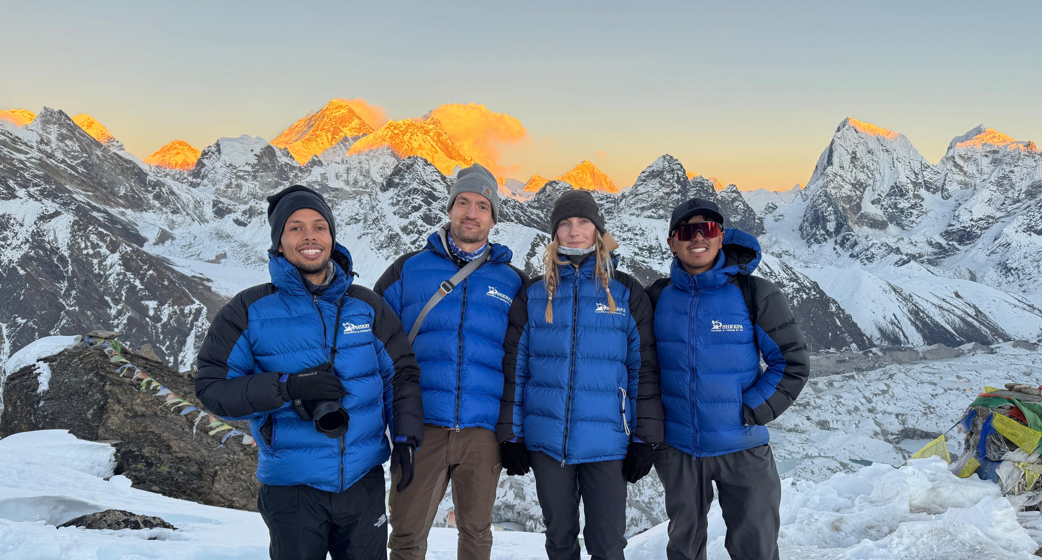 EVEREST BASE CAMP TREK VIA RENJO LA AND CHO LA PASS